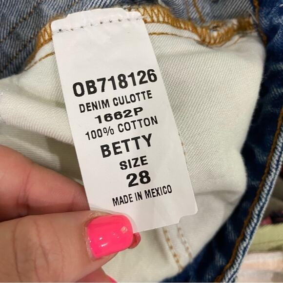 BDG Betty High Rise Distressed Raw Hem Wide Leg Cropped Culotte Jeans Sz 28 - Picture 10 of 10